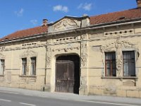 Radiceva ulica 5, Kuća obitelji Cettolo izgrađena je početkom 20. stoljeća u kombinaciji dvaju stilova historicizma i secesije  Kuća obitelji Cettolo izgrađena je početkom 20. stoljeća u kombinaciji dvaju stilova historicizma i secesije te je vrijedan primjer secesijske stambene arhitekture kontinentalne Hrvatske.